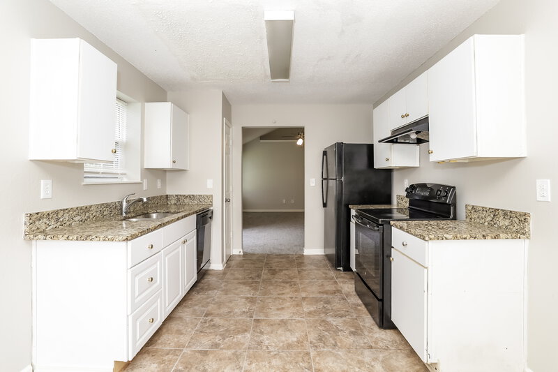 1,675/Mo, 4749 Klondike Cove Lithonia, GA 30038 Kitchen View 2