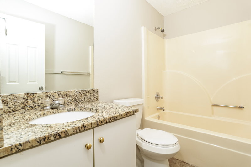 1,675/Mo, 4749 Klondike Cove Lithonia, GA 30038 Bathroom View