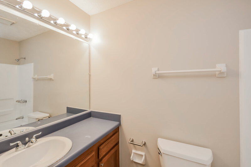 2,060/Mo, 3806 Raiders Ridge Dr Lithonia, GA 30038 Main Bathroom View