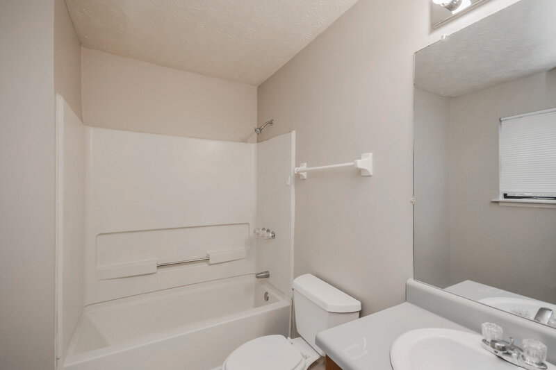 2,060/Mo, 3806 Raiders Ridge Dr Lithonia, GA 30038 Bathroom View