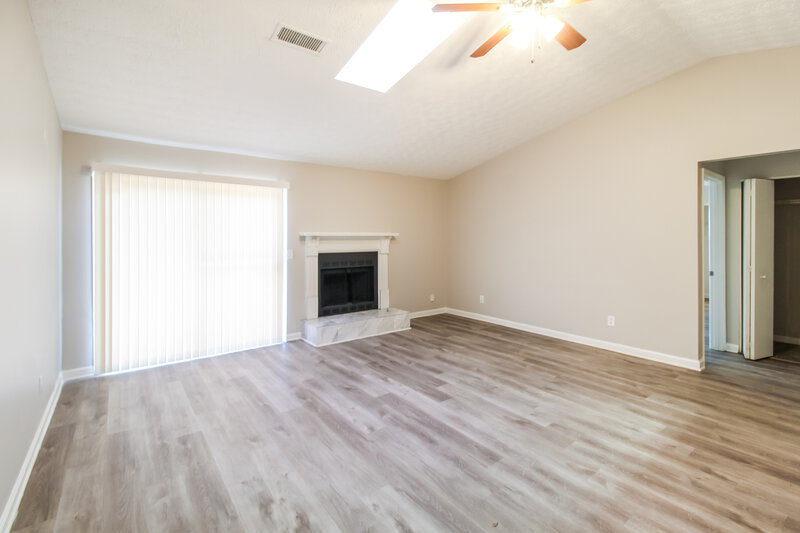 2,360/Mo, 5649 La Fleur Trail Lithonia, GA 30038 Living Room View