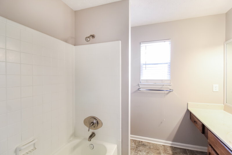 2,360/Mo, 5649 La Fleur Trail Lithonia, GA 30038 Main Bathroom View