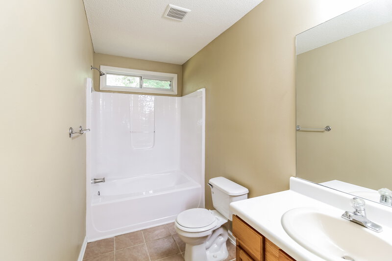 2,660/Mo, 6581 Lake Mill Trace Lithonia, GA 30038 Main Bathroom View
