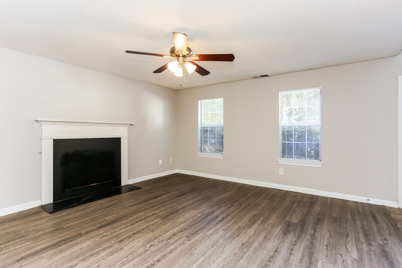 1,800/Mo, 3610 Salem Hills Dr Lithonia, GA 30038 Living Room View