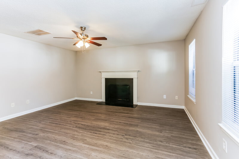 1,800/Mo, 3610 Salem Hills Dr Lithonia, GA 30038 Living Room View 2