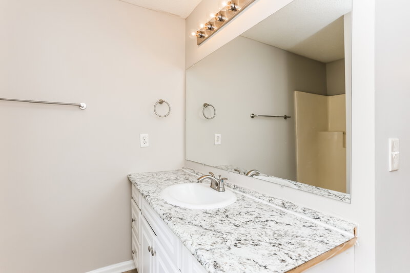 1,800/Mo, 3610 Salem Hills Dr Lithonia, GA 30038 Bathroom View