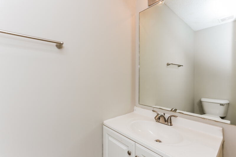 1,800/Mo, 3610 Salem Hills Dr Lithonia, GA 30038 Bathroom View 2