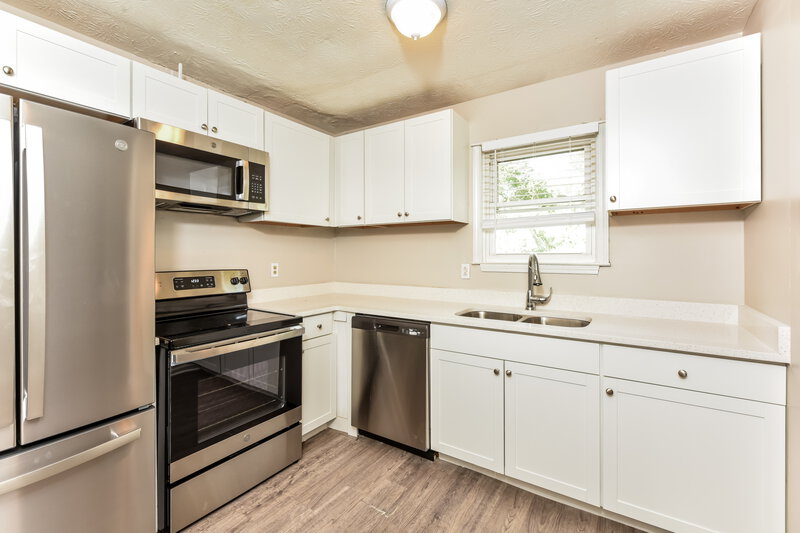 1,700/Mo, 3760 Saddle Ridge Dr SW Snellville, GA 30039 Kitchen View