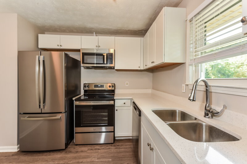 1,700/Mo, 3760 Saddle Ridge Dr SW Snellville, GA 30039 Kitchen View 2