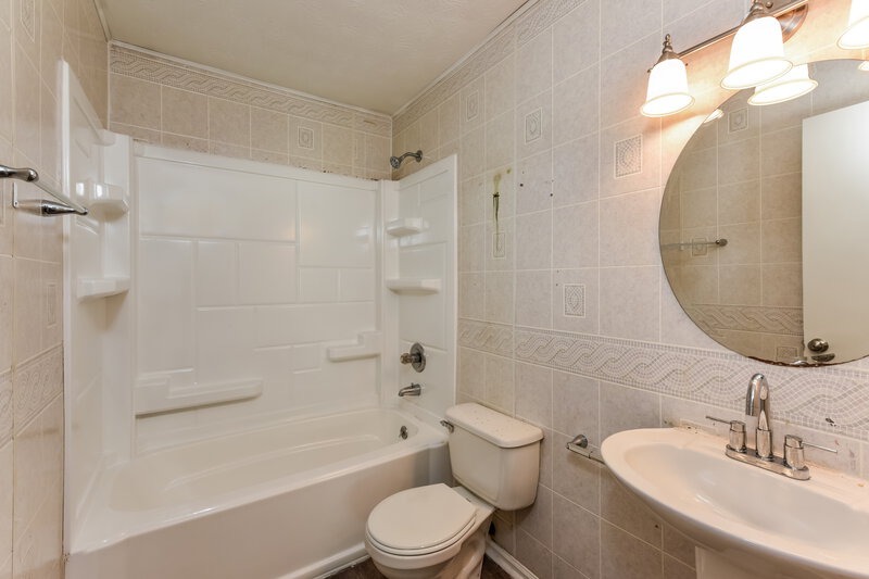 1,700/Mo, 3760 Saddle Ridge Dr SW Snellville, GA 30039 Main Bathroom View