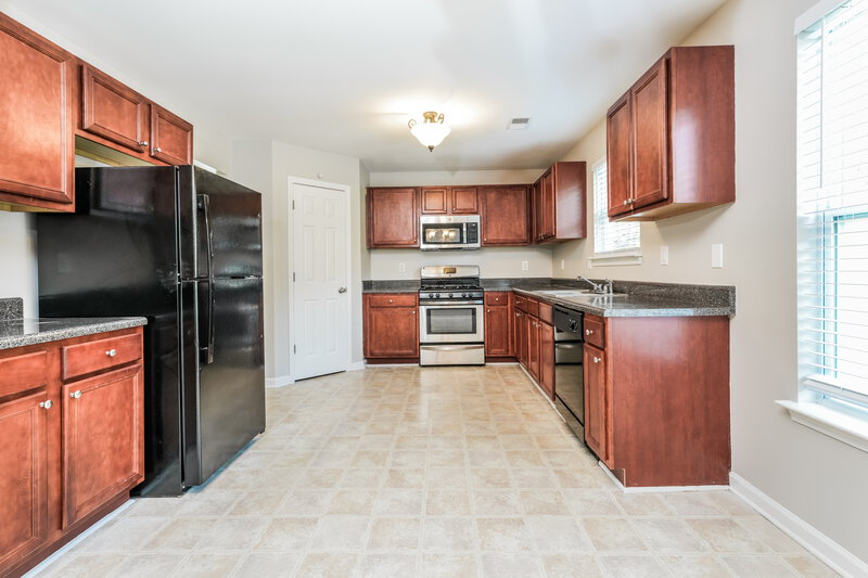 2,230/Mo, 4618 Ash Tree St Snellville, GA 30039 Kitchen View