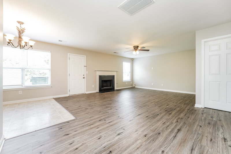 2,230/Mo, 4618 Ash Tree St Snellville, GA 30039 Family Room View