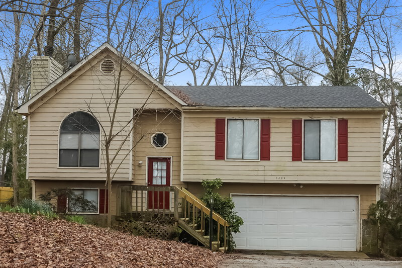 0/Mo, 8399 Lake Dr SW Snellville, GA 30039 External View