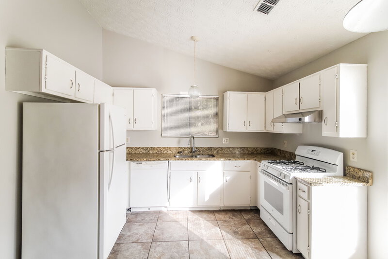 1,935/Mo, 2995 Arden Way Snellville, GA 30039 Kitchen View 2