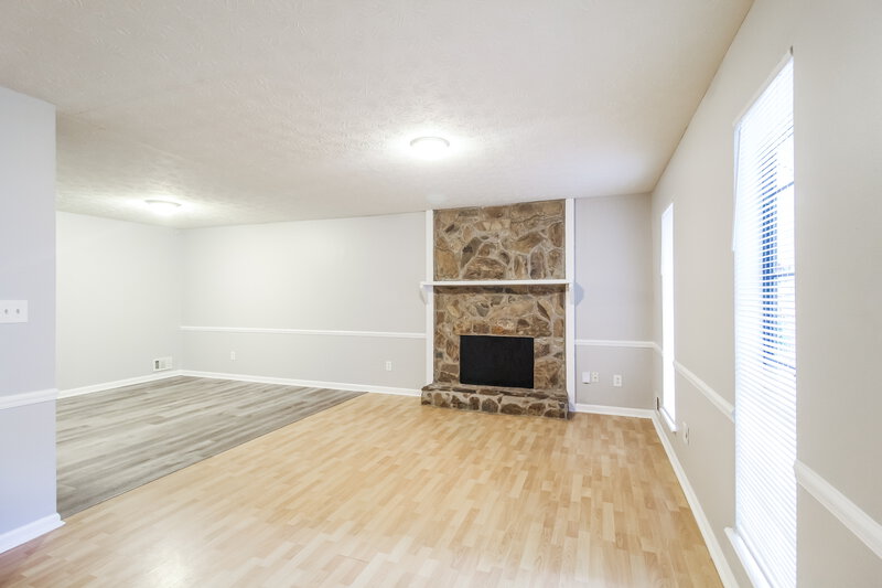 1,655/Mo, 3888 Valley Brook Rd Snellville, GA 30039 Living Room View