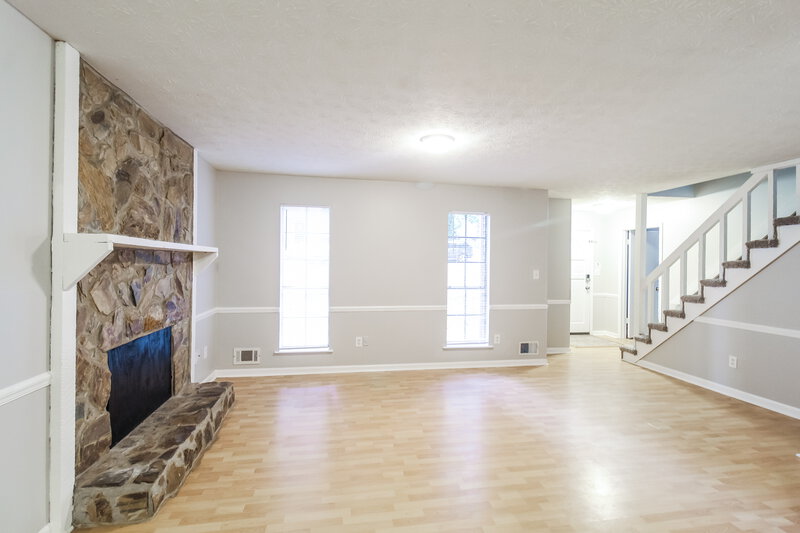 1,655/Mo, 3888 Valley Brook Rd Snellville, GA 30039 Living Room View 2