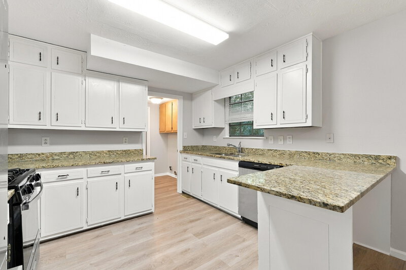 2,005/Mo, 3888 Valley Brook Rd Snellville, GA 30039 Kitchen View 2