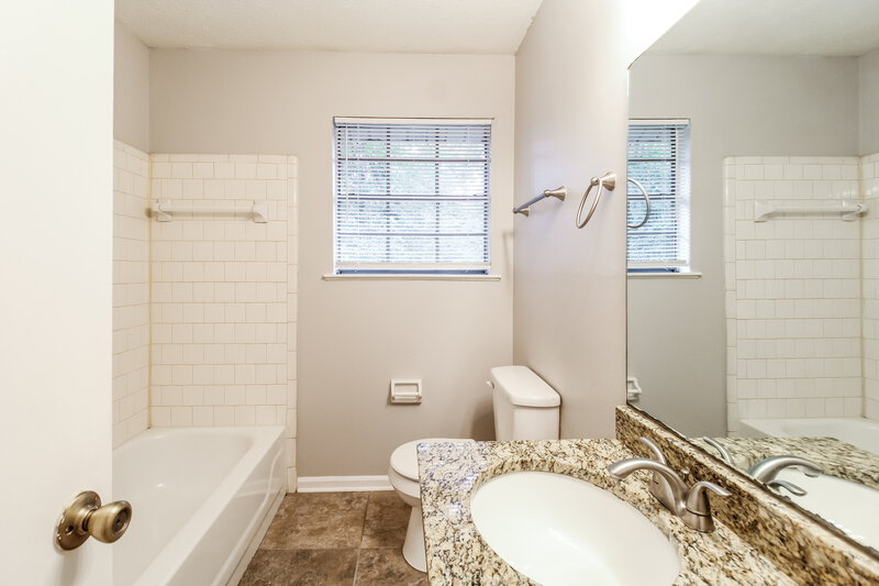 1,655/Mo, 3888 Valley Brook Rd Snellville, GA 30039 Main Bathroom View