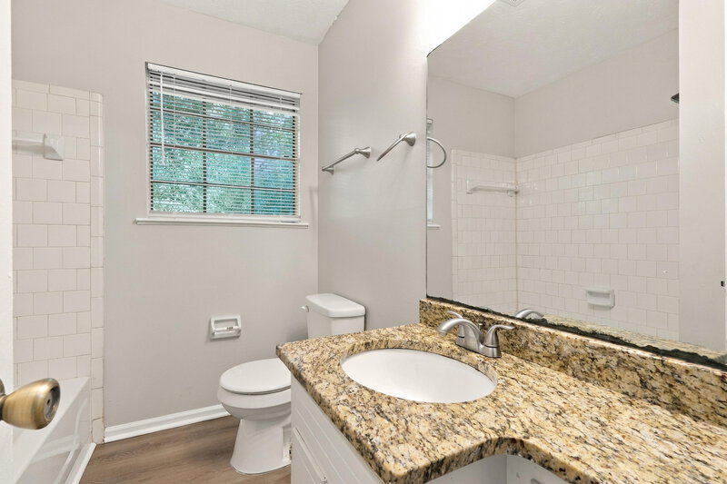2,005/Mo, 3888 Valley Brook Rd Snellville, GA 30039 Primary Bathroom View