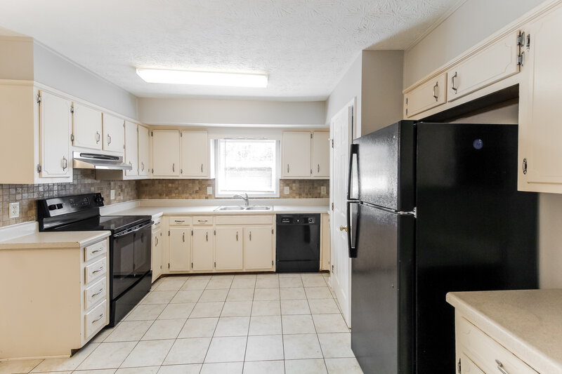 1,705/Mo, 3678 Waverly Oaks Way SW Snellville, GA 30039 Kitchen View 2