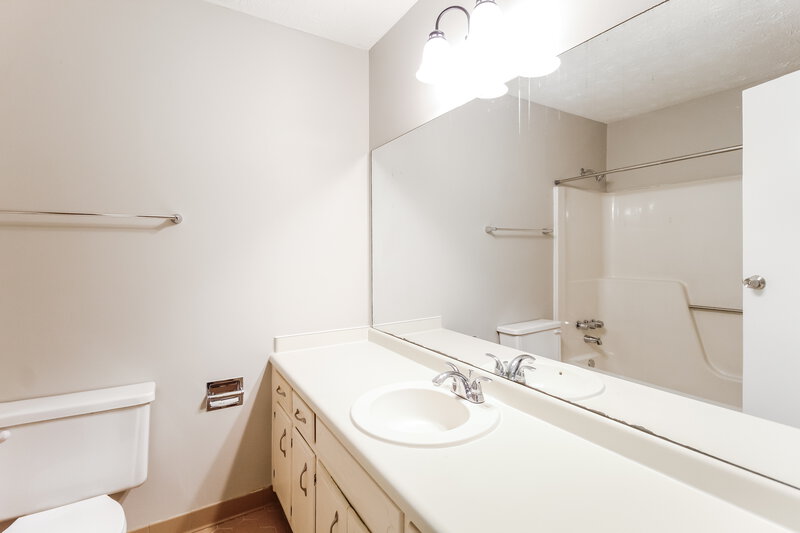 1,705/Mo, 3678 Waverly Oaks Way SW Snellville, GA 30039 Bathroom View