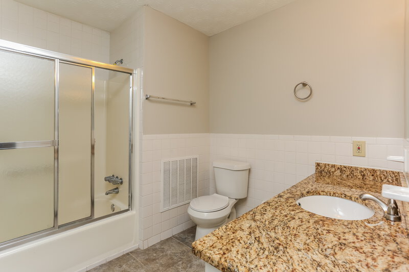 1,870/Mo, 2541 Ripple Way NW Lawrenceville, GA 30043 Main Bathroom View
