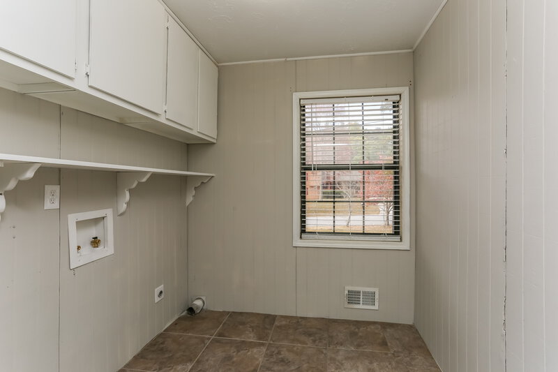 1,870/Mo, 2541 Ripple Way NW Lawrenceville, GA 30043 Laundry Room View