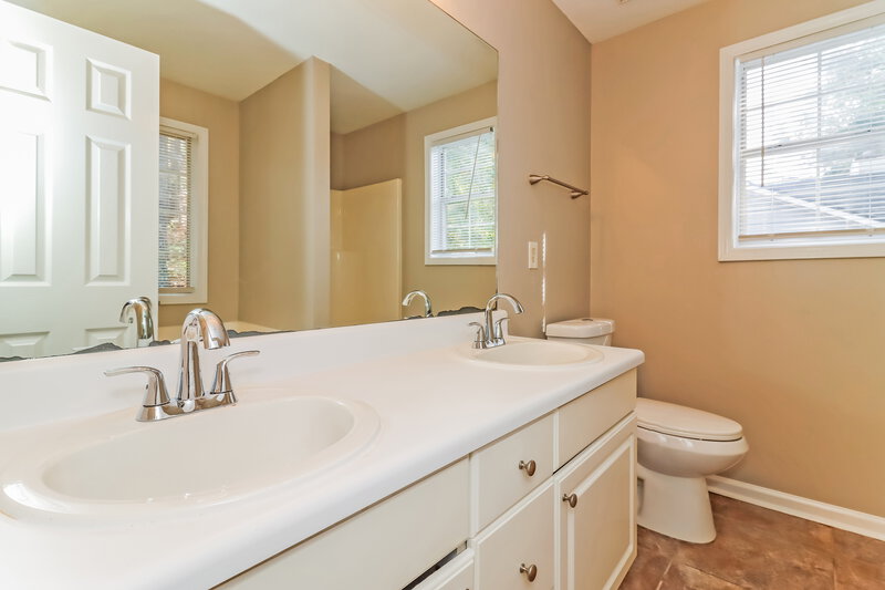 1,805/Mo, 702 Shoal Circle SE Lawrenceville, GA 30046 Main Bathroom View
