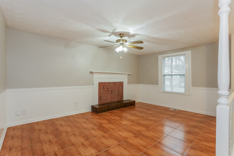 2,175/Mo, 725 Sunfield Dr NW Lilburn, GA 30047 Living Room View