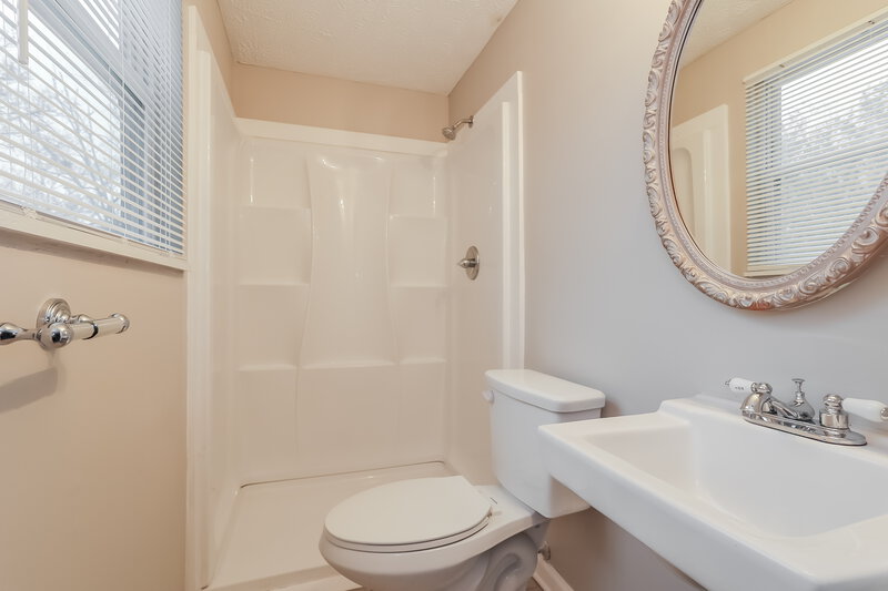 2,175/Mo, 725 Sunfield Dr NW Lilburn, GA 30047 Bathroom View