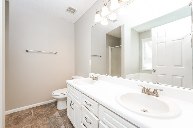 1,920/Mo, 1520 Julianna Dr SW Loganville, GA 30052 Main Bathroom View