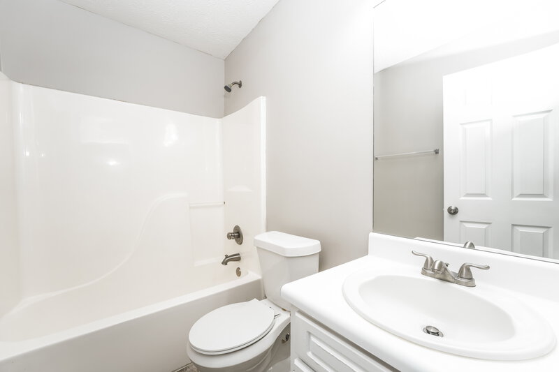 1,920/Mo, 1520 Julianna Dr SW Loganville, GA 30052 Bathroom View