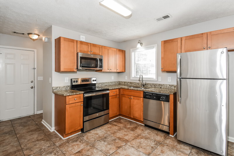 1,850/Mo, 350 Towler Dr Loganville, GA 30052 Kitchen View