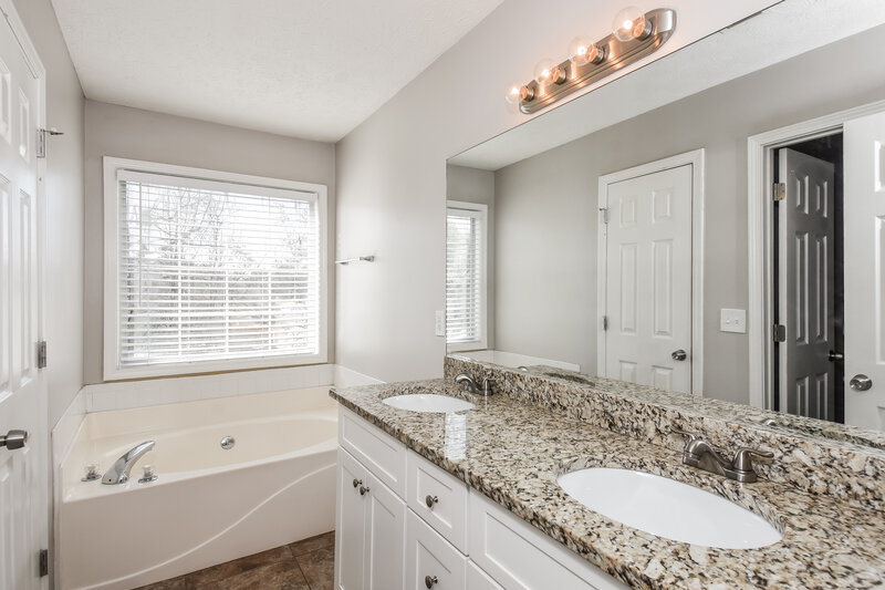 1,850/Mo, 350 Towler Dr Loganville, GA 30052 Main Bathroom View
