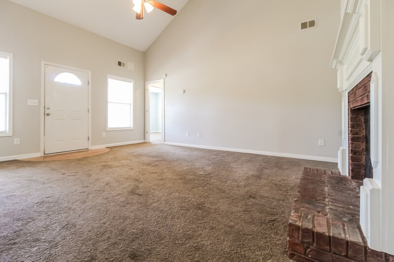 2,195/Mo, 301 Greenleaf Ct Loganville, GA 30052 Living Room View 2