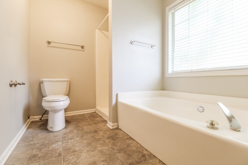 2,195/Mo, 301 Greenleaf Ct Loganville, GA 30052 Master Bathroom View