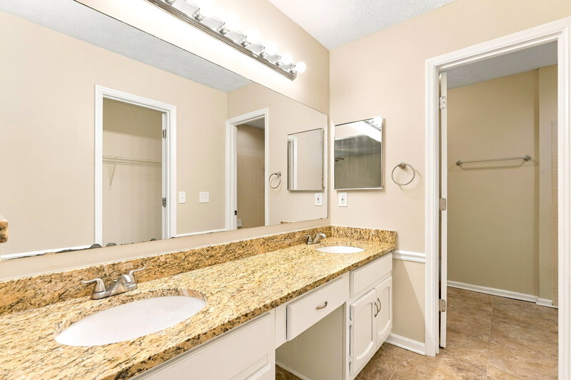 1,890/Mo, 1733 Laurel Creek Circle Lithonia, GA 30058 Primary Bathroom View