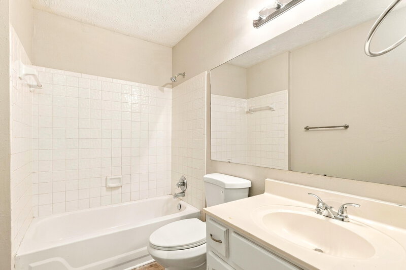 1,890/Mo, 1733 Laurel Creek Circle Lithonia, GA 30058 Bathroom View