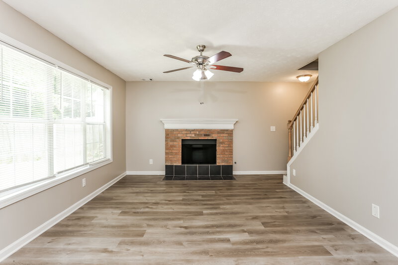 2,185/Mo, 917 Stonemill Manor Lithonia, GA 30058 Living Room View
