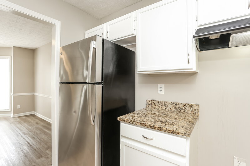 2,185/Mo, 917 Stonemill Manor Lithonia, GA 30058 Kitchen View