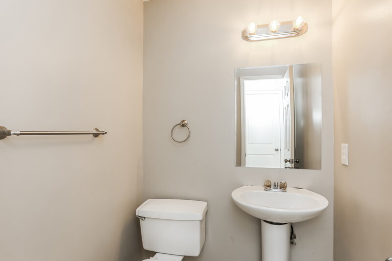 2,185/Mo, 917 Stonemill Manor Lithonia, GA 30058 Bathroom View 2
