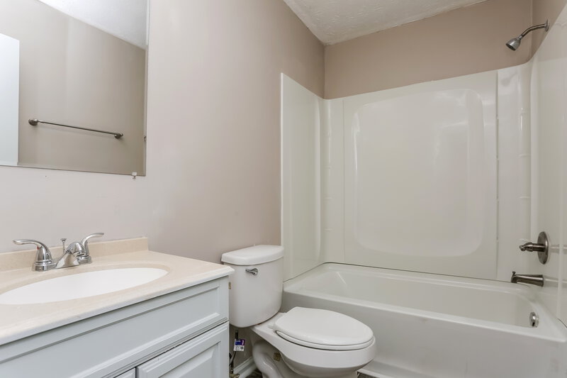 1,450/Mo, 5818 Calico Ct Lithonia, GA 30058 Main Bathroom View