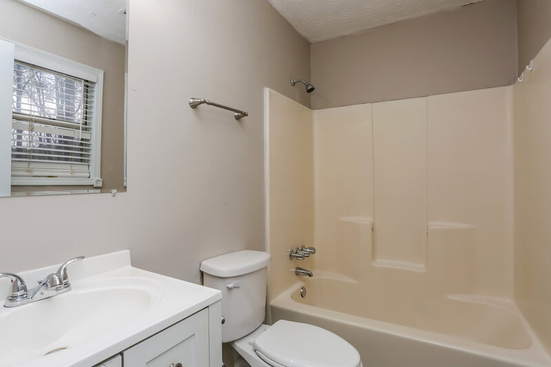 1,450/Mo, 5818 Calico Ct Lithonia, GA 30058 Bathroom View