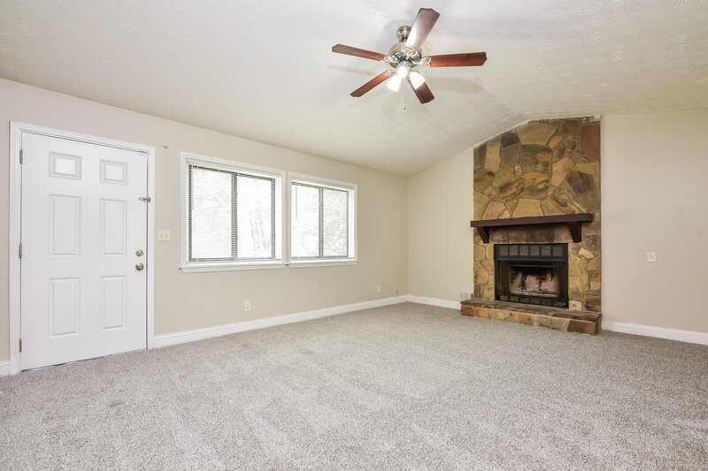 2,005/Mo, 1260 Halter Ln Lithonia, GA 30058 Living Room View