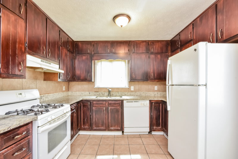 2,005/Mo, 1260 Halter Ln Lithonia, GA 30058 Kitchen View 2