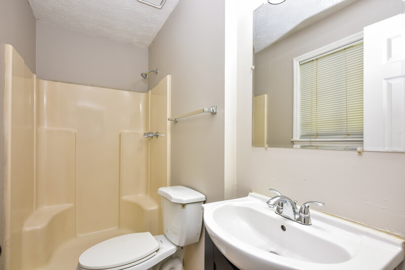 2,005/Mo, 1260 Halter Ln Lithonia, GA 30058 Main Bathroom View
