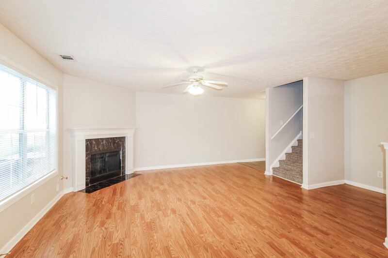 2,125/Mo, 740 Shadow Lakes Dr Lithonia, GA 30058 Living Room View
