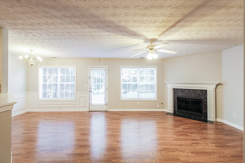 2,125/Mo, 740 Shadow Lakes Dr Lithonia, GA 30058 Living Room View 2