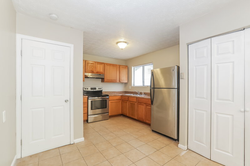 1,725/Mo, 1964 Taffeta Trail Lithonia, GA 30058 Kitchen View 2