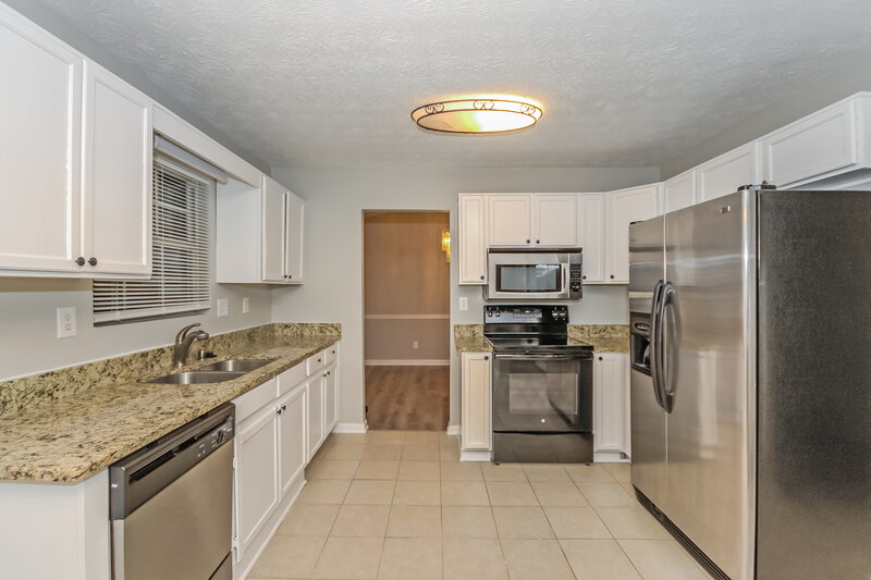 1,890/Mo, 758 Kilkenny Circle Lithonia, GA 30058 Kitchen View